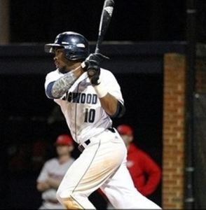 Kyri Washington Longwood swinging