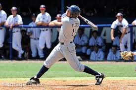 Rudy FLores swinging