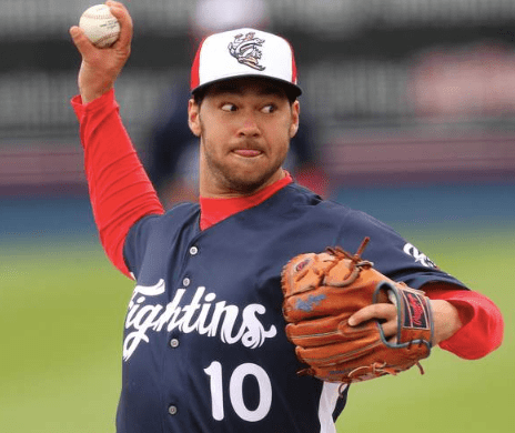 Luke Leftwich Reading pitching (Reading Eagle)